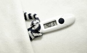 たるみ改善に最適なグッズを自宅で使う方法は？